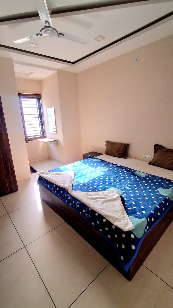 Sadnika Guest House And Hotel - 印多爾