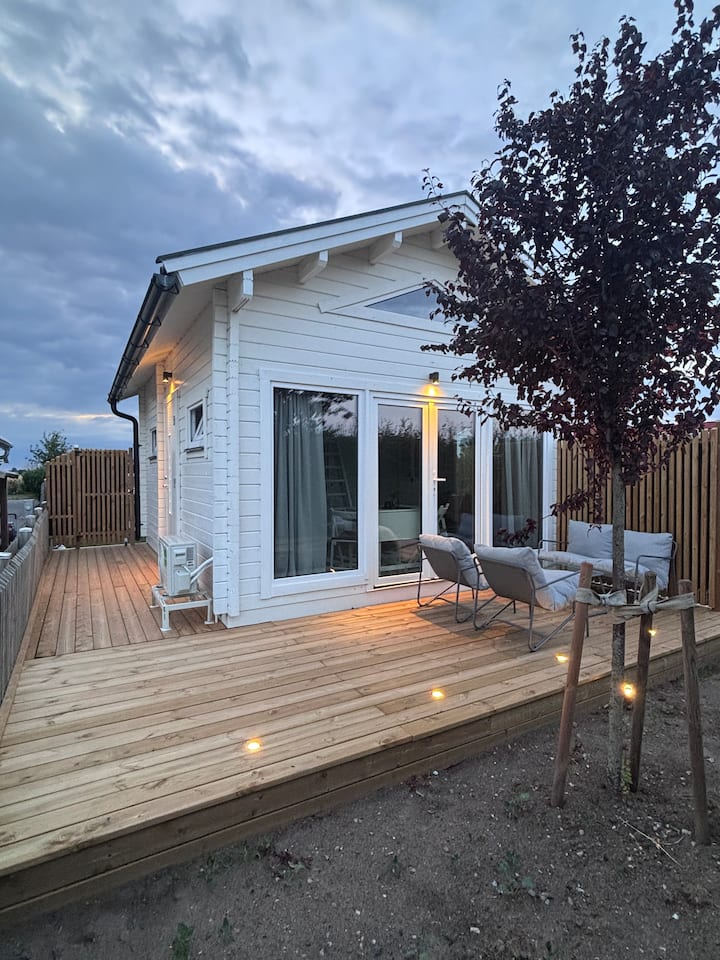 Lilla Oasen Attefallshus Med 6 Bäddar & Uteplats - Malmö