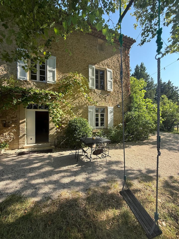 Un Coin De Verdure Pour Se Ressourcer Et Spa Privé - Courthézon