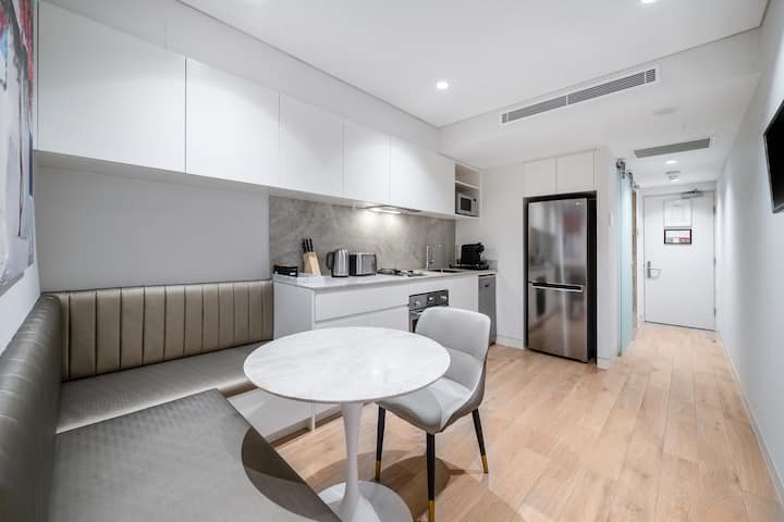 Designer Studio Near Scg, Allianz & Oxford St - Sydney