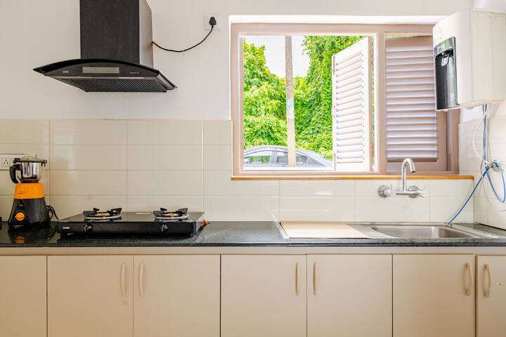 Full kitchen image 2