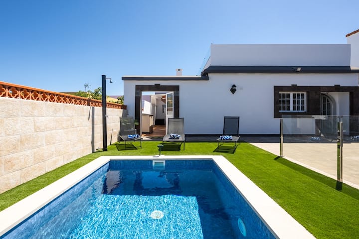 Villa Paraiso: Pool, Jacuzzi & Atlantic View - Telde
