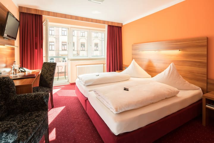 Standard Double Room With Balcony At Hotel Isartor - Munich