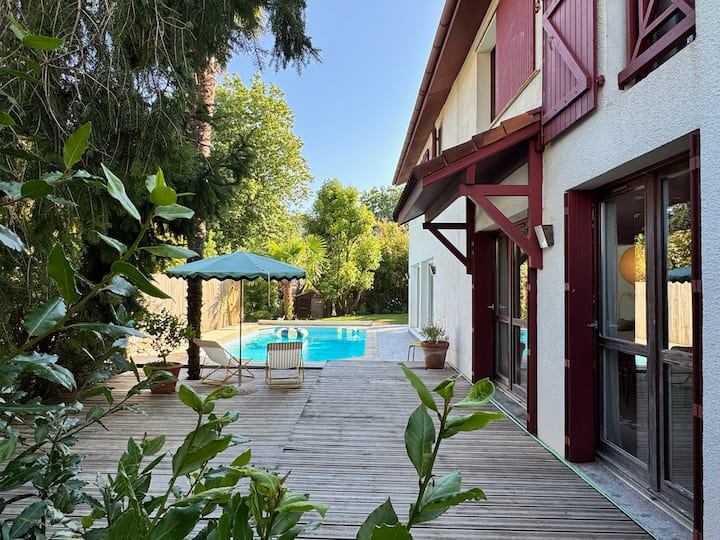 Maison Familiale Au Calme Avec Piscine Et Jardin - Anglet