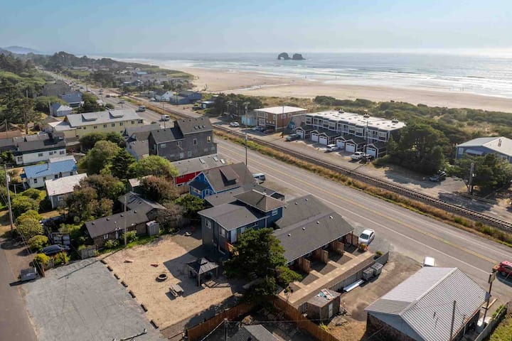 Stay Together, Spread Out | Seven Renovated - Rockaway Beach, OR