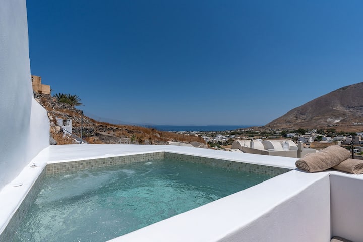 Eg Cave Houses Suite With Hot Tub & Semi-sea View - Santorini