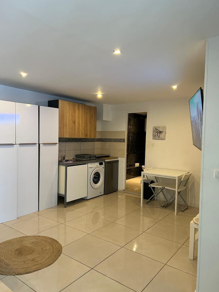 Appartement De 30m2 Clim Portail Indépendant - Marignane