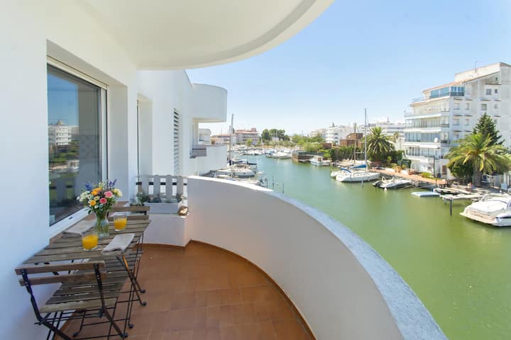 Cosy Apartment With Canal Views & Balcony - Rosas