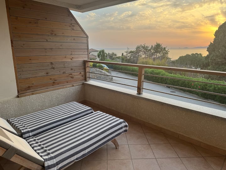 Appartement Climatisé 50m -Grande Terrasse Vue Mer - Porticcio