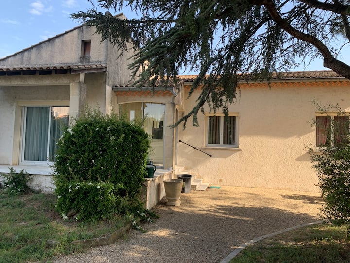 Location Villa Climatisée Au Pied De La Colline - Eygalières
