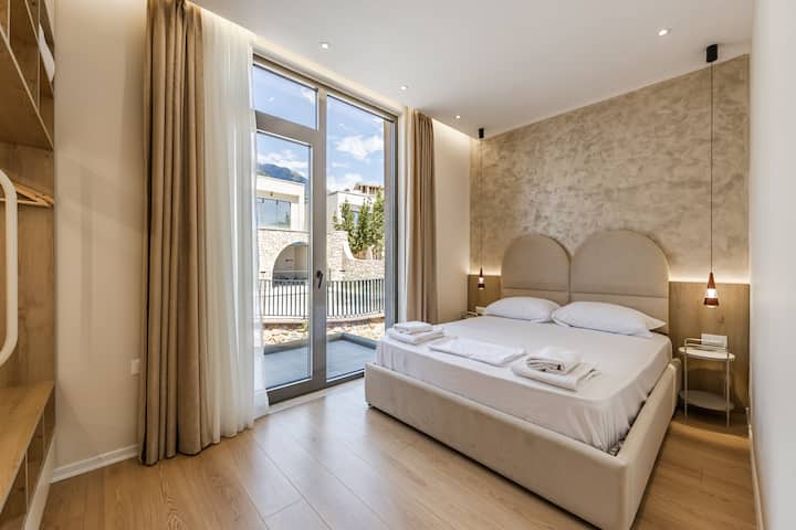 Chambre 1 avec un lit double