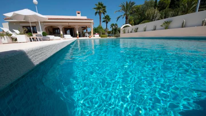 Villa With Garden, Pool, Gym And Football Pitch - Elche