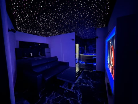 Successful Airbnb property: Astra Suite - Private Spa - Private Movie Theater in Marseille 11e Arrondissement
