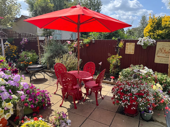 Two-bed Home Near Central Line, Garden & Parking - Chingford