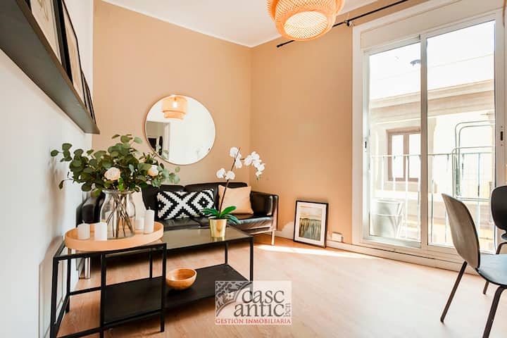Luminous Apartment Near Las Ramblas - Barcelona