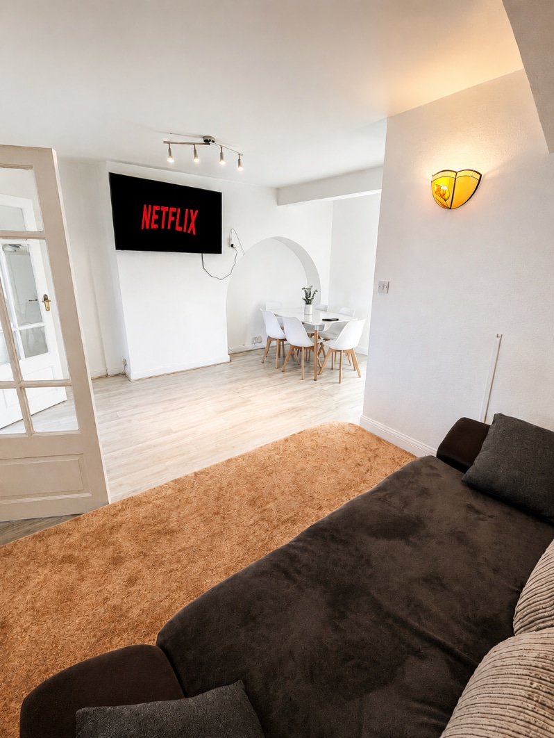 Spacious 4BR Home | Wifi + Free Private Parking - Houses for Rent in ...