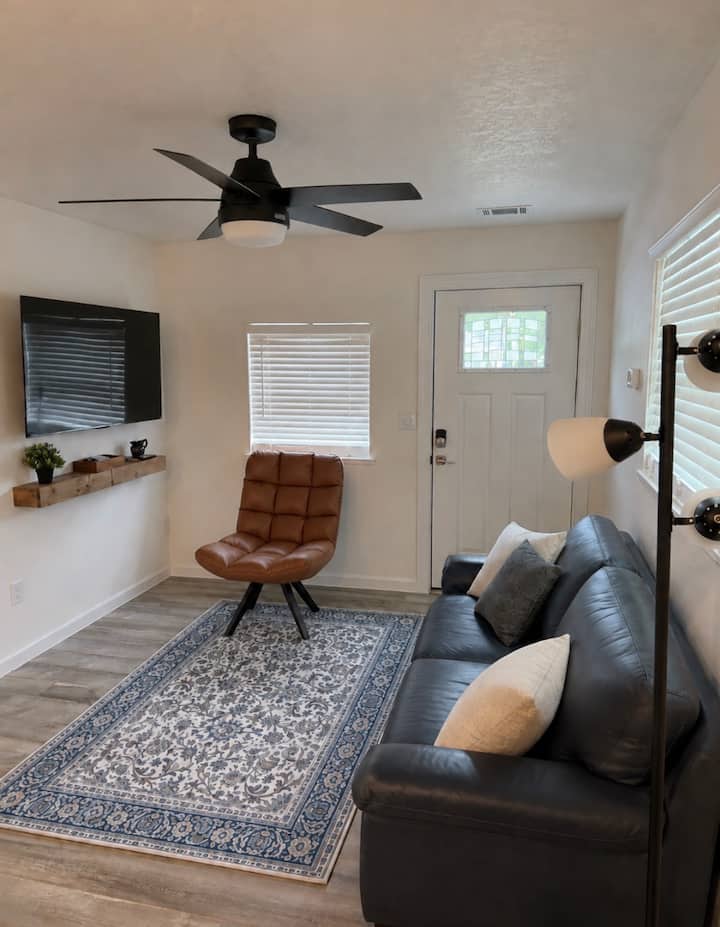 Modern Cottage | Downtown Winter Garden | Disney - Winter Garden, FL