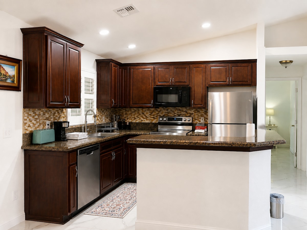 Full kitchen image 1