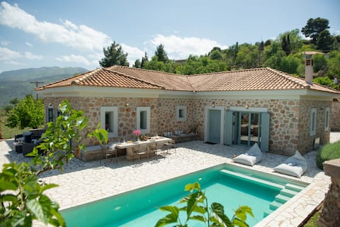 Villa SeRENIS | Pool, Views & Summer Serenity