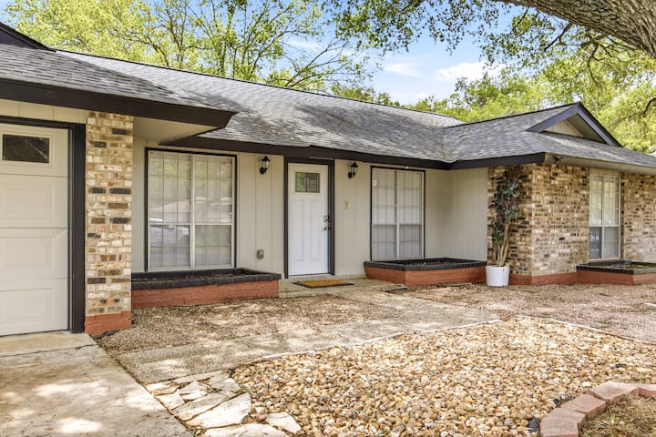 The Blue Oaks Haven - Universal City, TX
