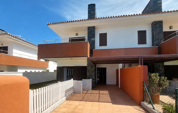 Awesome Home In Chiclana De La Fronter - Cádiz