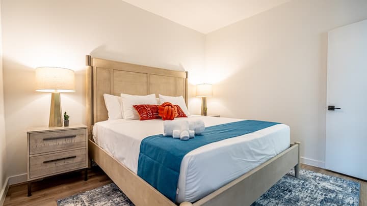 Deluxe King Suite 9 - Arlington, TX