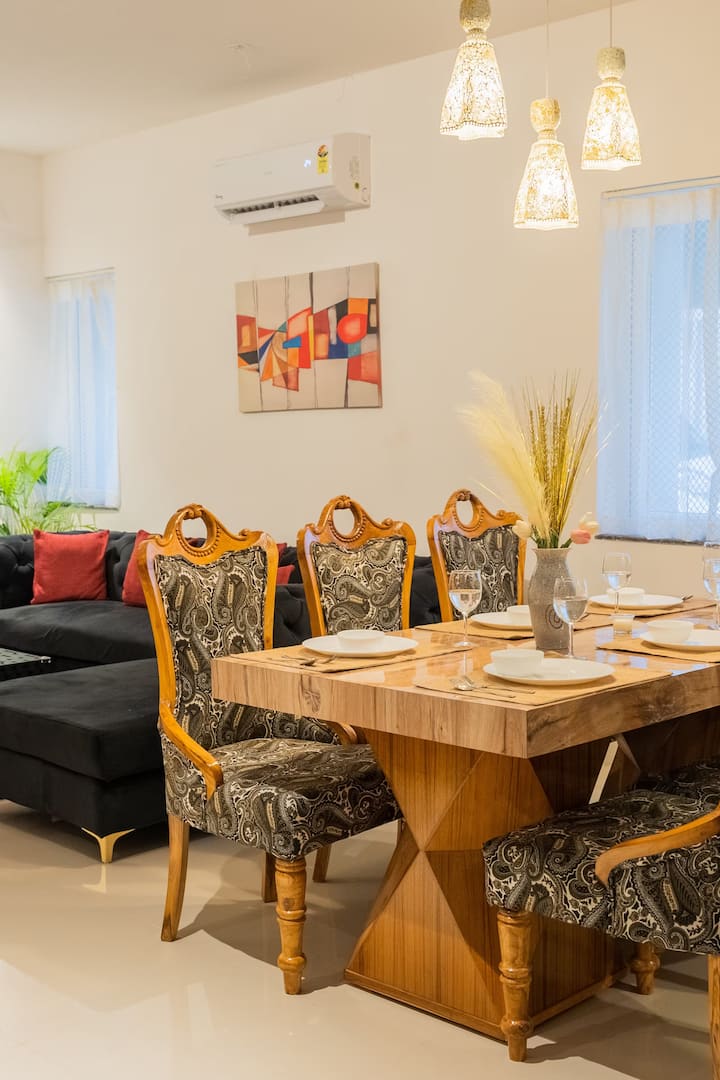 Dining area image 1