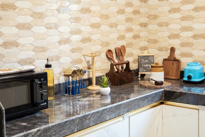 Full kitchen image 1