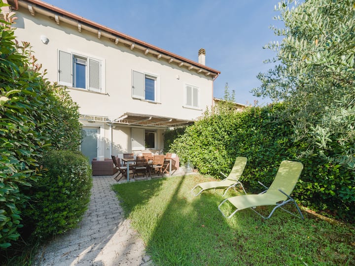 Casa Delle Rondini By Interhome - Viareggio