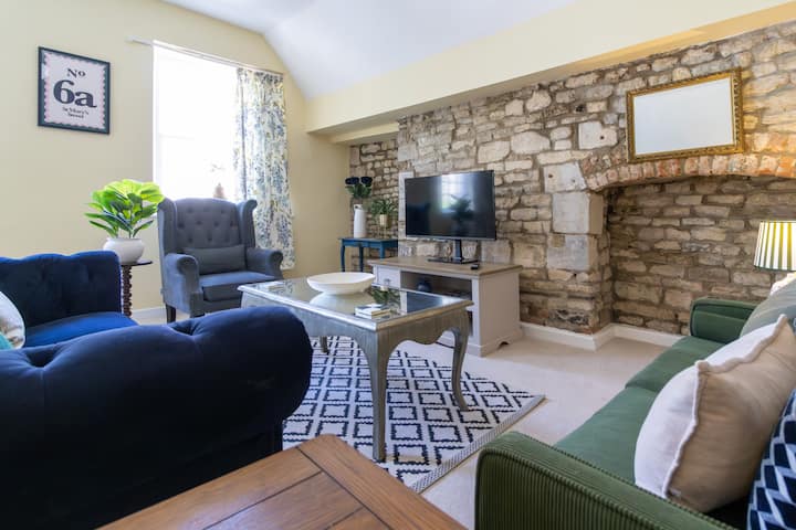 2-bed Place W/ Large Courtyard In Stamford - Stamford