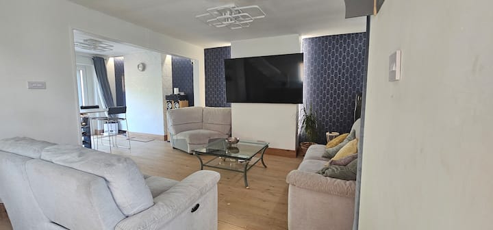Cosy Home With Hot Tub & Huge Garden - St Albans