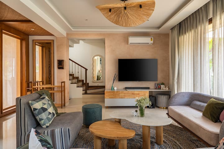 Living room image 3