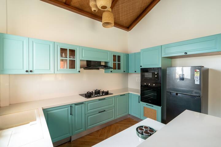 Full kitchen image 2