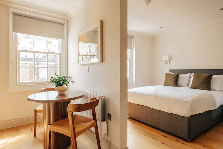 The Cheniston | Kensington Studio - Earls Court