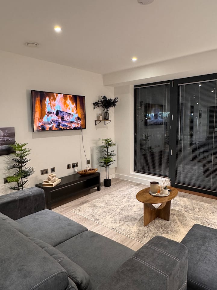 Modern Retreat | Near Elizabeth Line & Heathrow - Windsor