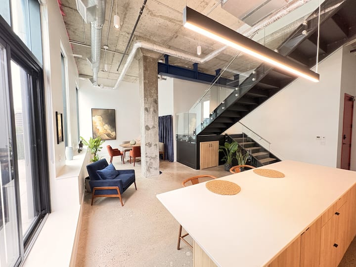 1 Br Industrial-chic Penthouse Loft | City Views - 핼리팩스 카운티