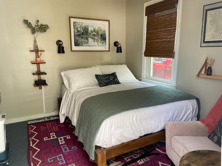 Eucalyptus Suite - Private Room W/ Private Bath - Grand Rapids, MI