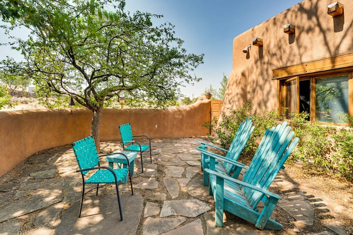 Traditional Taos Adobe Casita: Comfortable & Quiet - Taos, NM