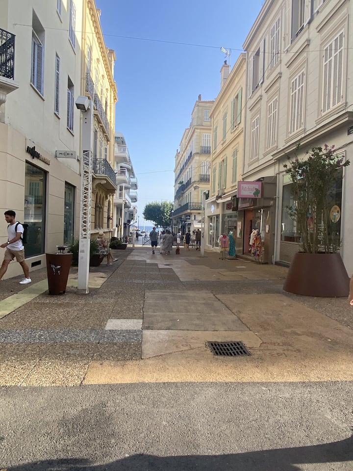 Refait à Neuf - Plage à 2 Min, Plein Centre - Saint-Raphaël