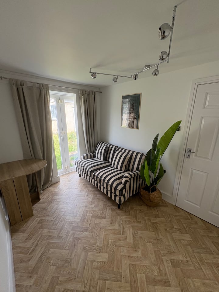 Modern & Cosy 2-bedroom Retreat - 롬퍼드