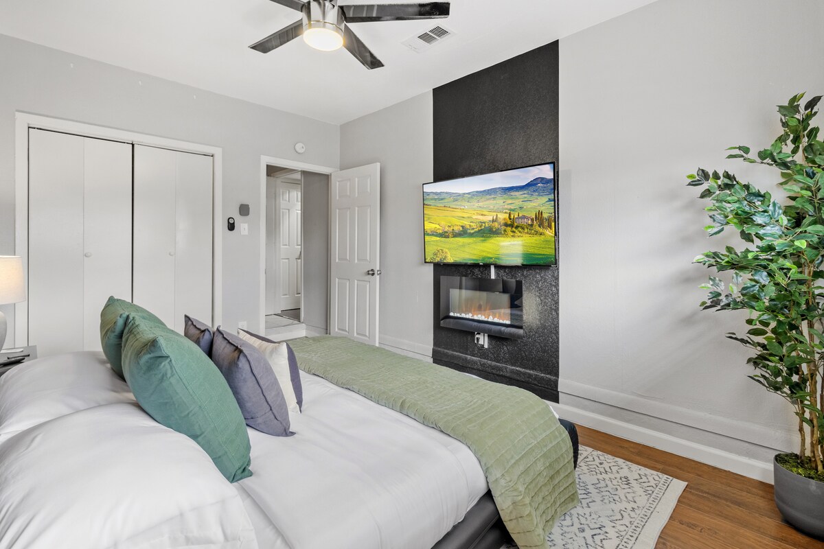 Stylish 3Br/1Bth home in Austin.