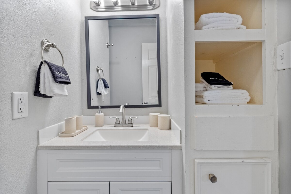 Stylish 3Br/1Bth home in Austin.