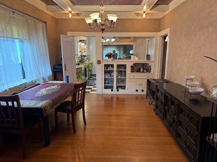 Craftsman Home With Jacuzzi Hot Tub And Fireplace - Alameda
