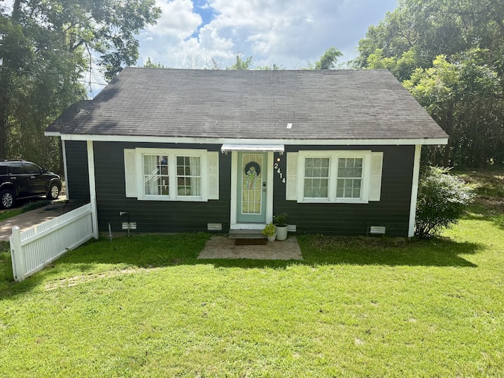 Cozy Cottage On South Lamar - Oxford, MS
