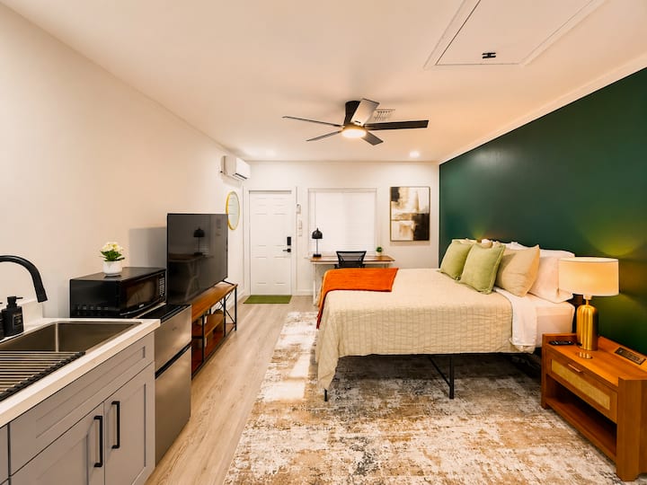 Modern Downtown Studio Near Disney & Universal - Orlando