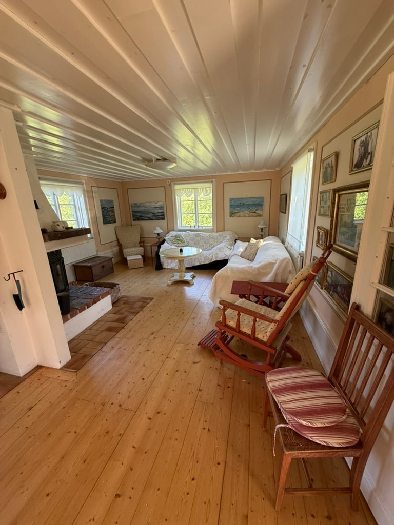 Historic Roslagsgård in Simpnäs | 12 beds & waterfront property