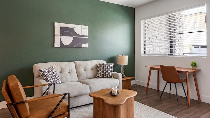 Landing | Spectacular 1bd, Game Room, Gym - 굿이어