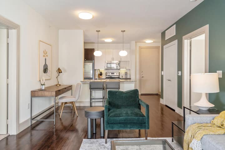 Landing | Stylish 1bd, Game Room, Clubhouse - グッドイヤー, AZ