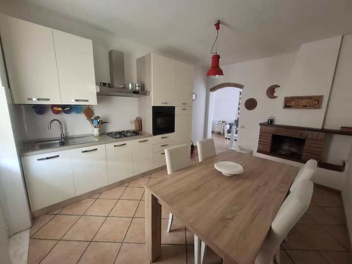 Comodissimo Bilocale In Zona Tranquilla - Carrara