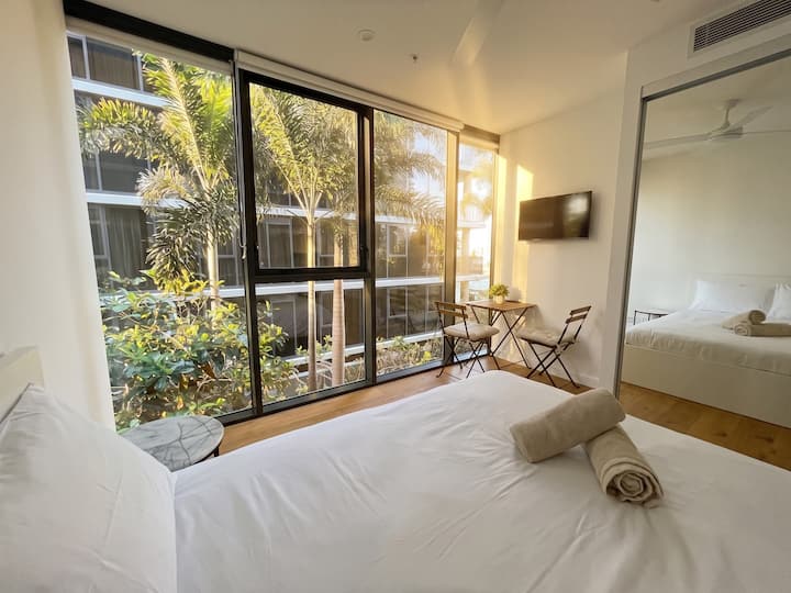 Palm View Studio In Resort-style Luxury Building - Brisbane